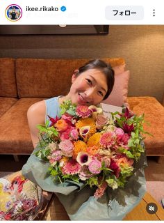 ◇長谷川京子、ノースリーブワンピースから伸びた美脚【写真】：中日
