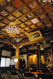 天井に咲く68種の多彩な花々　西尾市の普元寺、京都で学生時代を過ごした住職のこだわり