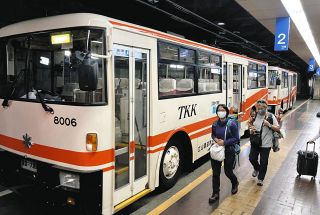 立山黒部アルペンルート「トロバス」今季で運行終了　遊覧船「ガルベ」も幕