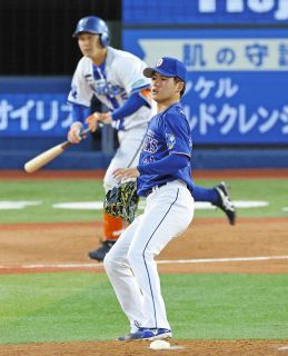 あと1球同点打”から10年、侍JのDNA染みた井端弘和さんのミットが不慣れ あと1球同点打”から10年、侍JのDNA染みた井端弘和さんのミットが不慣れ