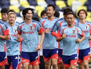鹿島】FW上田がモデルの由布菜月と結婚を発表：中日スポーツ・東京中日