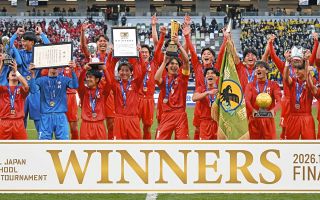 スタンドのベッカムさんも大喜び！ イングランド前半で3点リード