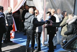 万葉の地で日本画と陶芸 東近江、大津の鈴木夫妻が作品展：中日新聞Web