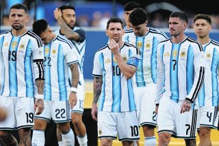 伊東純也、3年ぶりにゲンク復帰、背番号10 「次のW杯で日本代表での