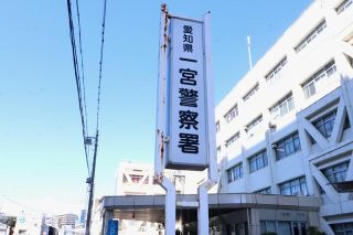 野口謙蔵記念館で守山市のクレヨン画家・園田さん公開制作 「人が