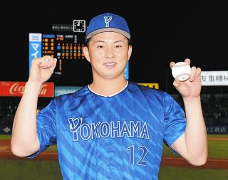DeNA・牧秀悟、初のキャプテンマーク披露 4種類の候補から「見て
