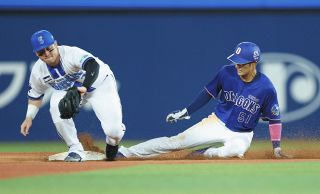 中日・上林誠知、2安打「いい形で投手との間合い」 リストバンドの