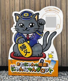 棚にたたずむ陶彫 書架の周辺 廣川智子さん個展：北陸中日新聞Web