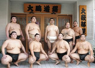 美ノ海、元大関・御嶽海破り1敗守る 周囲の期待は素直に