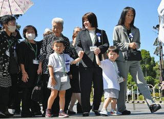 「戦争はやったらだめ」高祖父が特攻死、最年少遺族として全国戦没者追悼式に参列　三重の３歳・５歳の兄弟ら４世代祈り