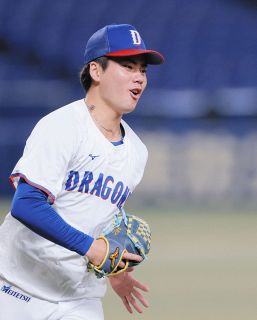 中日】「THANK YOU」「SHO NAKATA」中田翔引退Tシャツを着用し本人を