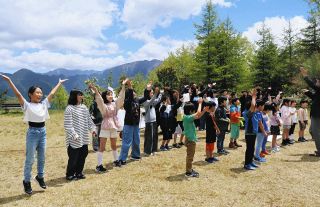 児童ら元気いっぱい安全願う　飯田で南アルプス開山祭