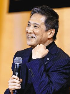 映画「フロントライン」について話す阿南英明さん＝豊明市の藤田医科大で