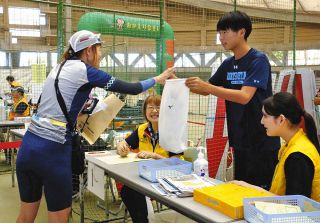 西塚さん しのぶ蒔絵展 エムザで びょうぶなど70点：北陸中日新聞Web