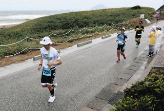 トライアスロン伊良湖大会で1029人が激闘　40回大会