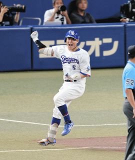 ◇橋本梨菜、キッチンでチョコをほおばる【写真】：中日スポーツ・東京