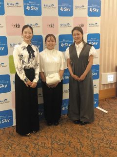 （左）から青木香奈子、永田加奈恵、鳥居さくら