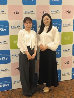 荒木優奈（左）と仲宗根澄香
