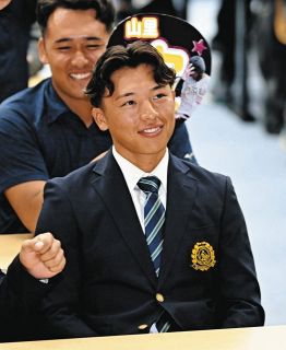広島が亜大・山里宝内野手を1位単独指名！ 交渉権獲得の即戦力二遊間、リーグ通算10発のパワーも魅力【ドラフト速報】