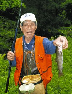 純天然の谷に遊ぶ　２２センチ頭にイワナ２人１１匹　滋賀・杉野川漁協管内
