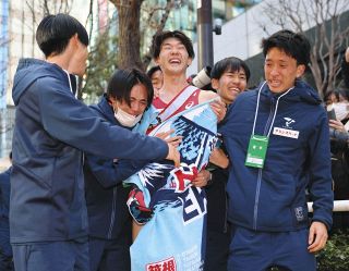 『一斉スタート組』帝京大が奇跡シード獲得　アンカー鎗田胸を張る「世界一諦めの悪いチーム」　ネットも「帝京大の復路エグすぎ」【箱根駅伝】