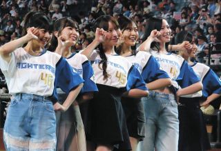 ◇イチローさん、3ラン放った松井秀喜さん迎える【写真】：中日