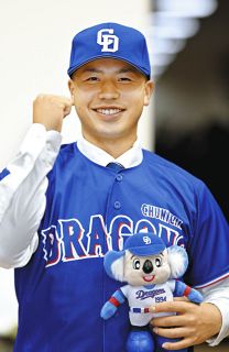 中日3位指名の亜大・前嶋藍「チームを勝たせられる捕手に」　二塁送球1秒83の爆肩！ 父親と鍛え上げた肉体で正捕手争いへ【ドラフト】