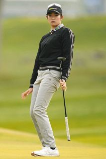 飯島直子、北海道への初姉妹旅行”珍道中”をすっぴんメガネ近影などで
