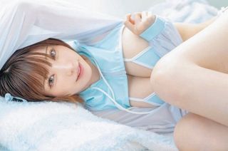 ◆「超エナコ」な水色水着にキュンキュン【写真】