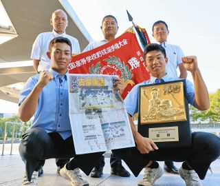 享栄・大藤監督、2010年以来の夏「自分の生徒とユニホームを着て戻れることが素直にうれしい」愛知大会優勝報告＆甲子園へ意気込み「へたな戦いはできない」