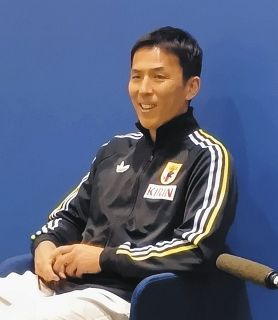 長谷部誠コーチ、5大会連続W杯・長友佑都に期待「強い思いを見てきている」「1番は選手としてピッチで示してもらいたい」