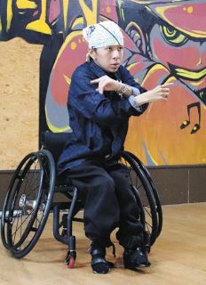 静と動、上半身で表現　瑞穂市の車いすダンサー・KO-MEIさん