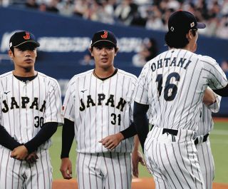 中日】「THANK YOU」「SHO NAKATA」中田翔引退Tシャツを着用し本人を