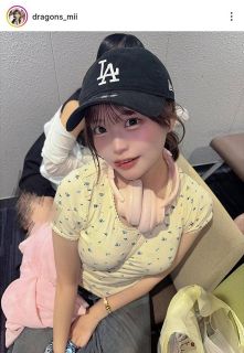 ◇青木宣親、涙ぐみながら長男を抱きしめ…引退試合の始球式【写真