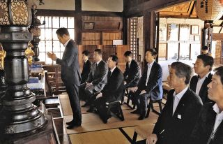 春の七草に御利益を　JAめぐみの職員ら、関市の関善光寺で種に祈禱