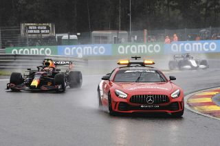F1ベルギーGPは大雨の影響で2時間以上赤旗中断続く　レース再開の場合は1時間のタイムレースの見通し