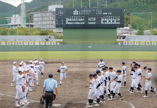 高野佳昌　ブロンズ　高さ約47.4㎝　トニエ　東さ7-0809☆2F プロ注目右腕10回15K完封でサヨナラ満塁弾呼び込む 【高校野球東