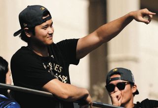 大谷翔平らドジャースナイン「＃MAX STRONG」Tシャツ着用…難病と闘った