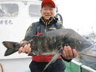 出たぞ！！ロクマルクロダイ　三重・尾鷲天満浦小割