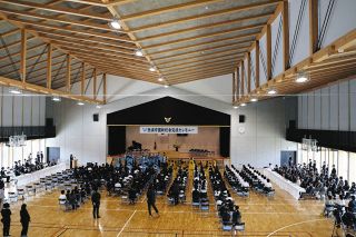 「空調18度設定でフル稼働」のはずが、暑さで倒れ込む児童生徒も…　蒲郡市の校舎完成式典で体調不良者続出