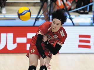 惚れてまうやろがい」「かっこよ」 佐藤淑乃らがスーツ姿！女子SV
