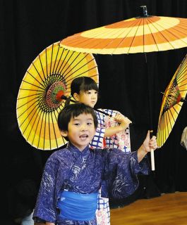 祖父母に見えを披露　恵那・東野こども園で園児が歌舞伎