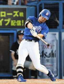 ◇菅野智之、巨人・長野久義の引退セレモニーに登場し花束【写真複数