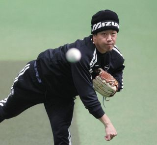 中日、嶋基宏ヘッドコーチ＆大野奨太バッテリーコーチが高知キャンプ