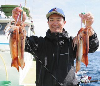 釣行日は多点掛けは少なく２、３点掛けが多い中、横浜市の岡田寛礼さんは直結で５杯掛け