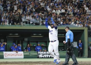 竜の歴史に名を刻んだ、石川昂弥が球団通算9000号「節目の1本が打てて