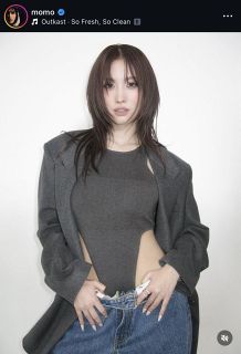 ◇峯岸みなみ、ケーキの前で「ご機嫌な1年にします（酔）」33歳誕生日