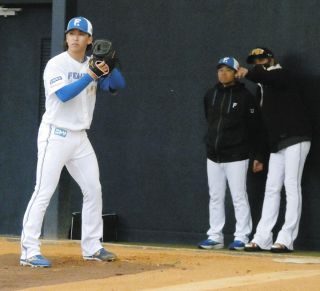 ロッテ】岡大海の逆転サヨナラ弾バットをプレゼント 殊勲の一発で折れ