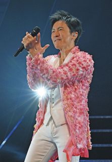 郷ひろみ、24年全国ツアー初日で新曲『できるだけ、』初披露　「３年後の55周年へGO！GO！GO！GO！」と雄たけび