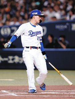 中日】「THANK YOU」「SHO NAKATA」中田翔引退Tシャツを着用し本人を